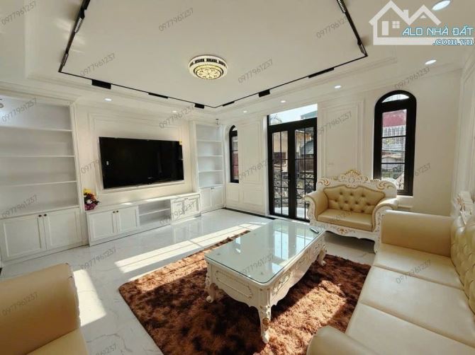 BÁN NHÀ CẦU GIẤY 55m2 × 6T THANG MÁY + 2 THOÁNG + GARA Ô TÔ + 2 Ô TÔ TRÁNH