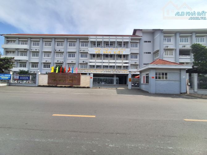 HXH SÁT CHỢ XÓM CỦI (PP) Q.8 TP.HỒ CHÍ MINH - 120 M2 - 3 TẦNG - 10.6 TỶ - 4