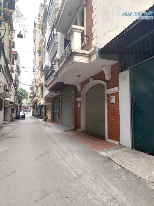 BÁN NHÀ CẦU GIẤY 55m2 × 6T THANG MÁY + 2 THOÁNG + GARA Ô TÔ + 2 Ô TÔ TRÁNH