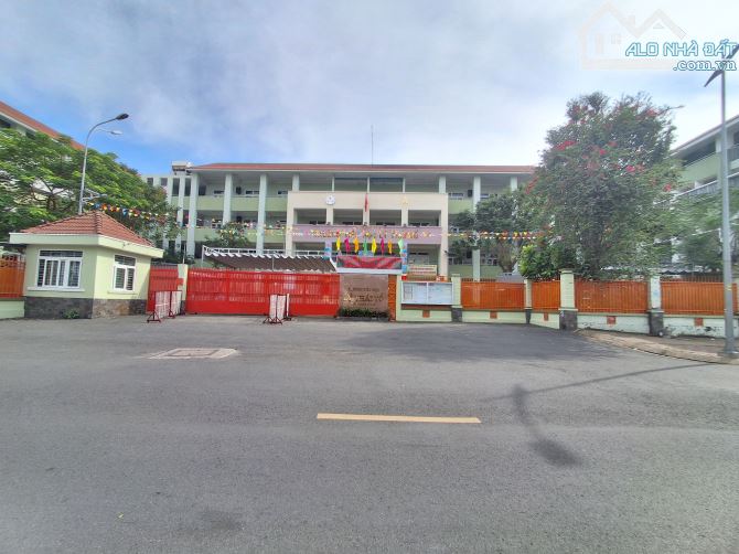 HXH SÁT CHỢ XÓM CỦI (PP) Q.8 TP.HỒ CHÍ MINH - 120 M2 - 3 TẦNG - 10.6 TỶ - 5