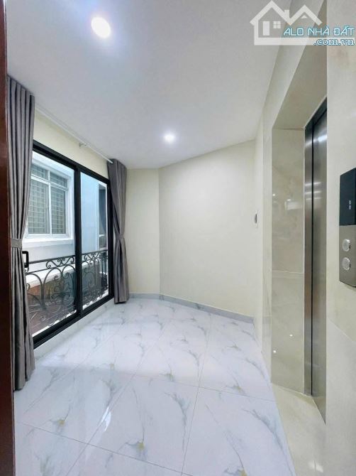 Bán gấp 5 tầng thang máy xây mới 15m ra Phố Đội Cấn, 42m2 x mtiền 4.5m Full đồ Giá 15.5 tỷ