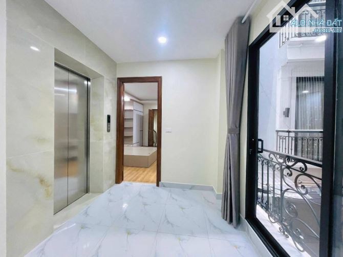 Bán gấp 5 tầng thang máy xây mới 15m ra Phố Đội Cấn, 42m2 x mtiền 4.5m Full đồ Giá 15.5 tỷ