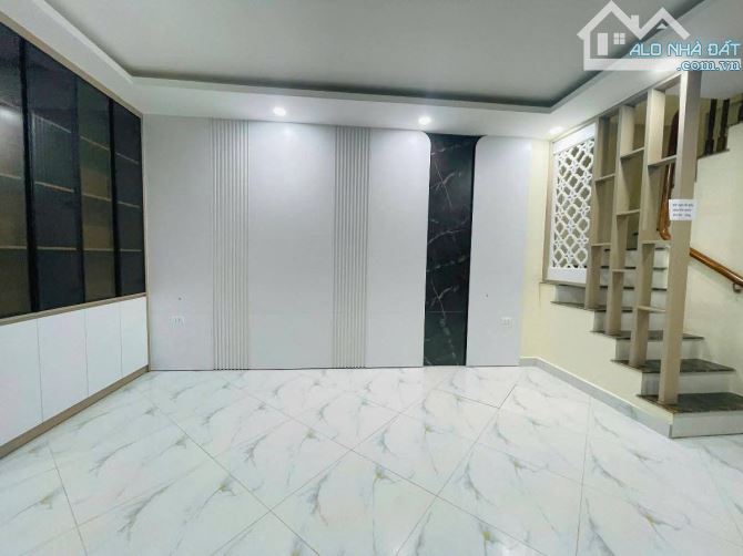 Bán gấp 5 tầng thang máy xây mới 15m ra Phố Đội Cấn, 42m2 x mtiền 4.5m Full đồ Giá 15.5 tỷ