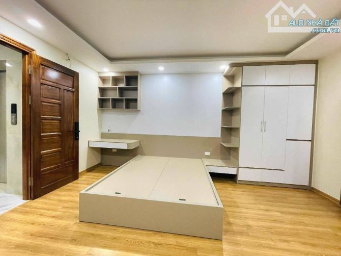 Bán gấp 5 tầng thang máy xây mới 15m ra Phố Đội Cấn, 42m2 x mtiền 4.5m Full đồ Giá 15.5 tỷ