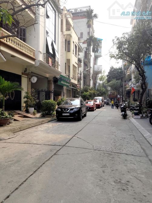 BÁN NHÀ HOÀNG QUỐC VIỆT 75m2 × 7T THANG MÁY. LÔ GÓC + 2 Ô TÔ TRÁNH ĐỖ + VỈA HÈ RỘNG