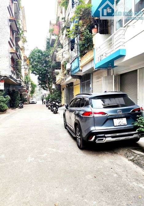 BÁN NHÀ HOÀNG QUỐC VIỆT 71m2 × 5T. GARA Ô TÔ + 2 Ô TRÁNH THOẢI MÁI + VỈA HÈ + 2 THOÁNG