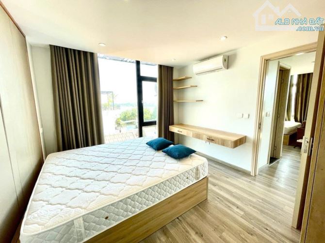 Bán Siêu tòa căn hộ dịch vụ Tây Hồ 268m2 9 tầng 32 Siêu sang dòng tiền 5tỷ/năm