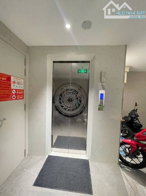 BÁN GẤP NHÀ 40M,5 TẦNG THANG MÁY PHAN ĐÌNH NHỈNH 9 TỶ