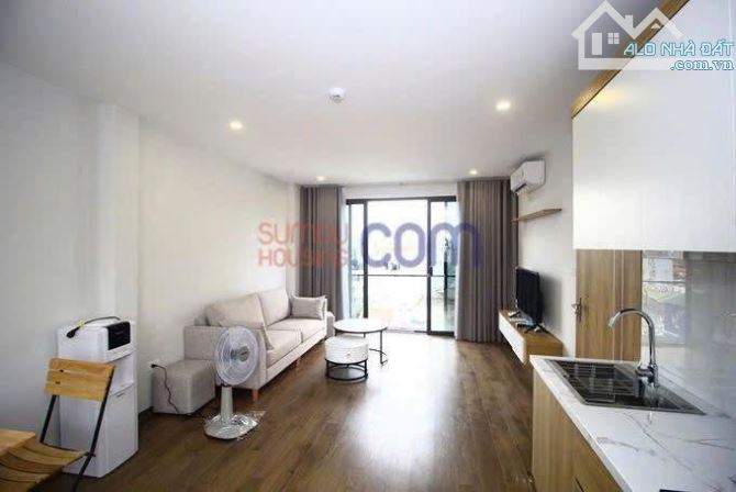 Bán Tòa CHDV mặt phố Linh Lang 102m2 7 tầng, mặt tiền 11m 30 phòng DT 2.4 tỷ/năm