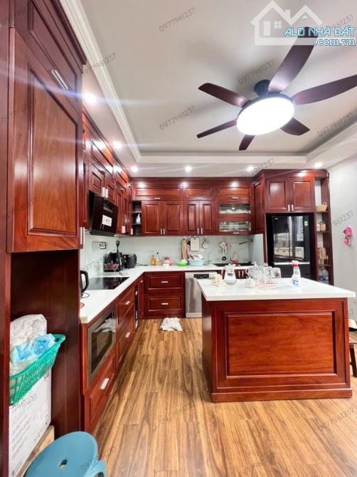 BÁN NHÀ HOÀNG QUỐC VIỆT 75m2 × 7T THANG MÁY. LÔ GÓC + 2 Ô TÔ TRÁNH ĐỖ + VỈA HÈ RỘNG