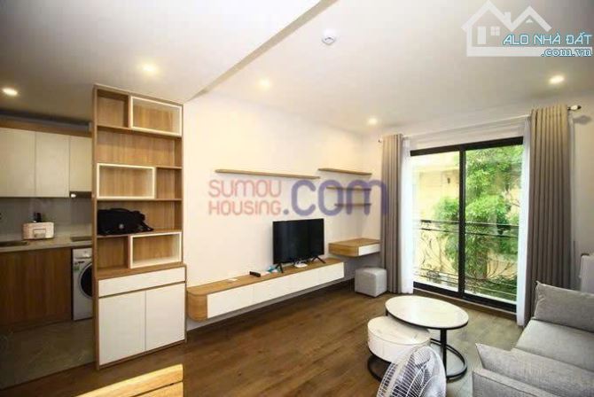 Bán Tòa CHDV mặt phố Linh Lang 102m2 7 tầng, mặt tiền 11m 30 phòng DT 2.4 tỷ/năm