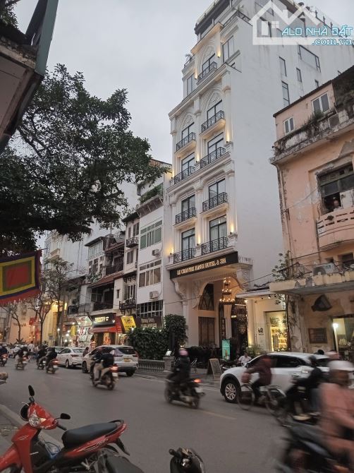 Bán Nhà mặt Phố Hàng Gai 302m2 x 4 Tầng, MT 10m, Giá 280 tỷ