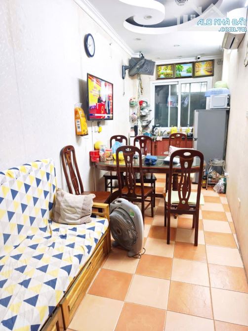 Bán nhà mặt phố Cầu Giấy, Hà Nội: Diện tích 47m², 5 tầng, mặt tiền 5m, SĐCC, 36.X tỷ