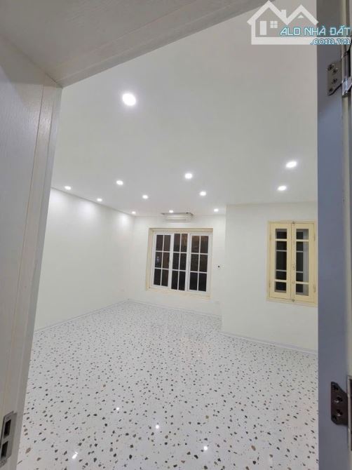 BIỆT THỰ - LIỀN KỀ - HOÀNG HOA THÁM - TÂY HỒ - 83M- 4 TẦNG - MẶT TIỀN 5.5M - 44 TỶ