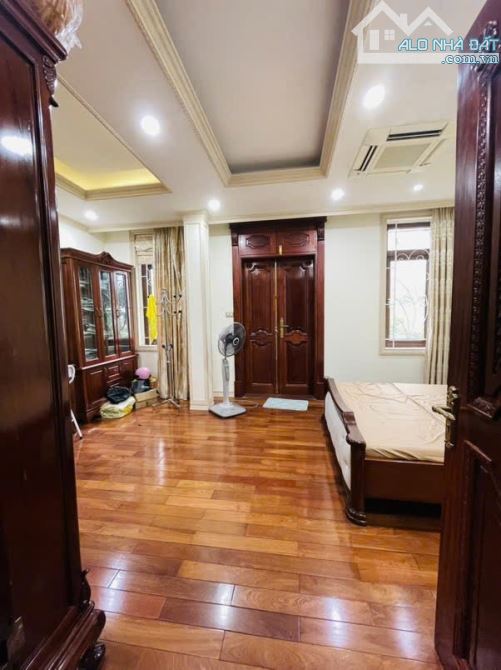 BÁN NHÀ HOÀNG QUỐC VIỆT 71m2 × 5T. GARA Ô TÔ + 2 Ô TRÁNH THOẢI MÁI + VỈA HÈ + 2 THOÁNG