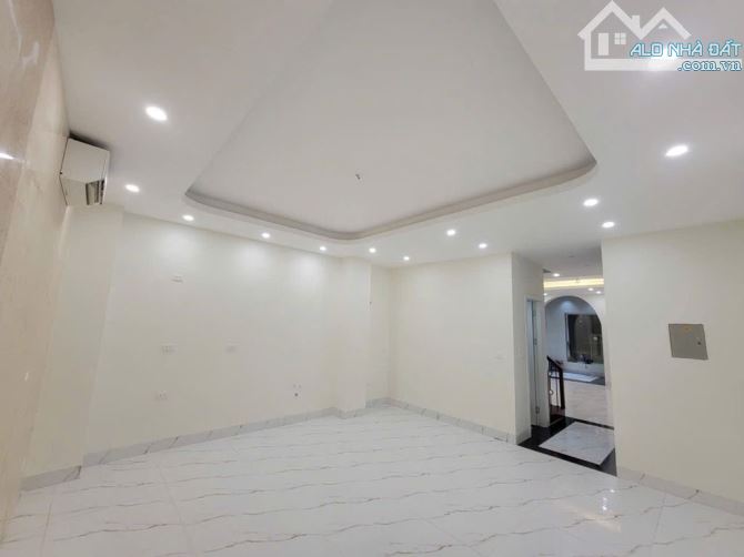 BIỆT THỰ - LIỀN KỀ - HOÀNG HOA THÁM - TÂY HỒ - 83M- 4 TẦNG - MẶT TIỀN 5.5M - 44 TỶ