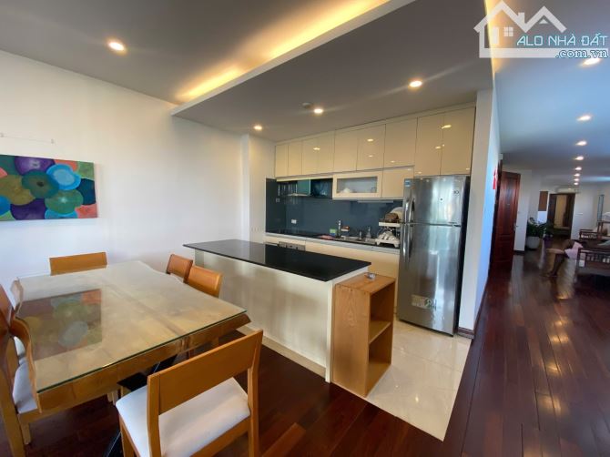 Bán toà căn hộ Tây Hồ-Tây Hồ, 200m², 8 tầng thang máy, mt 8,2m, giá 100 tỷ