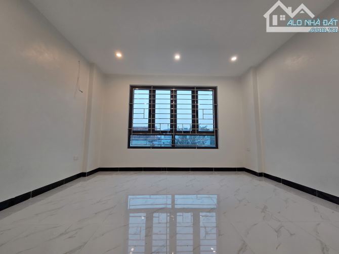 CC cần bán nhà Thị trấn Chúc Sơn, 45m2, 4 tầng, ô tô đỗ cửa, giá hơn 4 tỷ. - 4