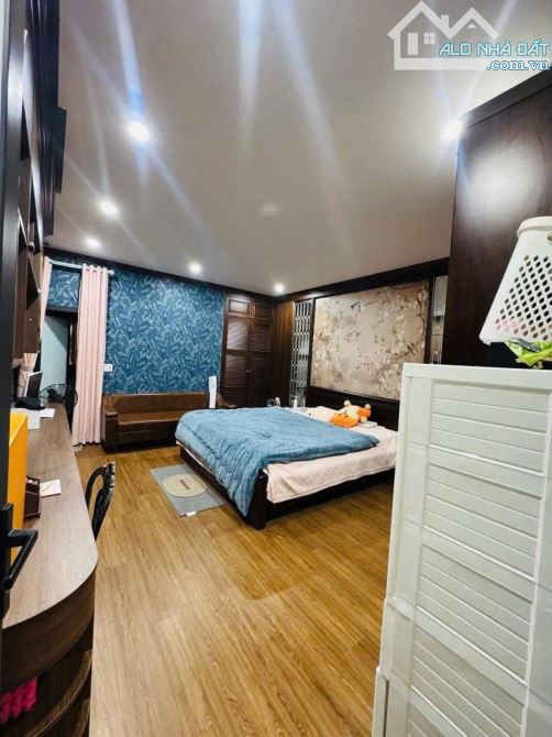 BÁN NHÀ LẠC LONG QUÂN 43m2 × 5T. MẶT TIỀN RỘNG + NGÕ Ô TÔ TRÁNH - GARA Ô TÔ 7 CHỖ.