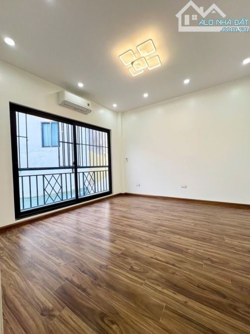 Ba Đình – Văn Cao | 33m² – 5 Tầng – Nhà Đẹp Ở Ngay | Chỉ 7,6 Tỷ | Gọi Ngay!
