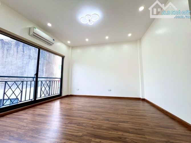 Ba Đình – Văn Cao | 33m² – 5 Tầng – Nhà Đẹp Ở Ngay | Chỉ 7,6 Tỷ | Gọi Ngay!