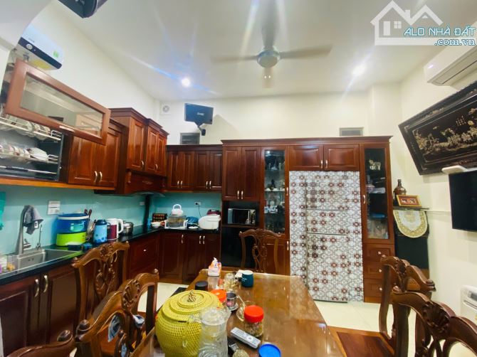 Mặt Phố Xuân Diệu 55m2, 36 tỷ, vỉa hè rộng, kinh doanh sầm uât