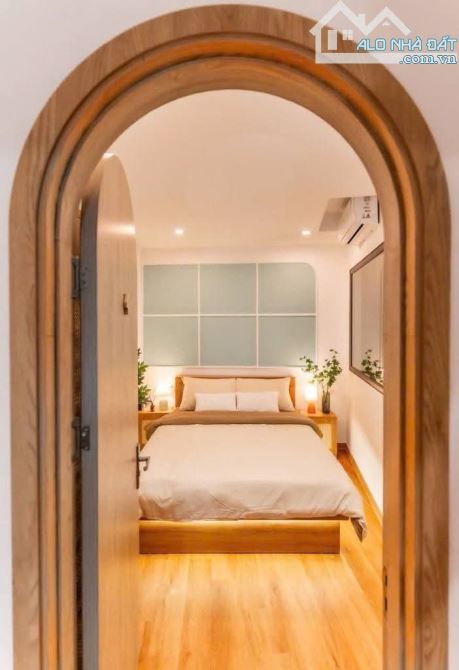 HAI BÀ TRUNG** HOÀN KIẾM ,1 NHÀ RA MẶT PHỐ ,LÔ GÓC ,CHƯA TỚI 10 TỶ