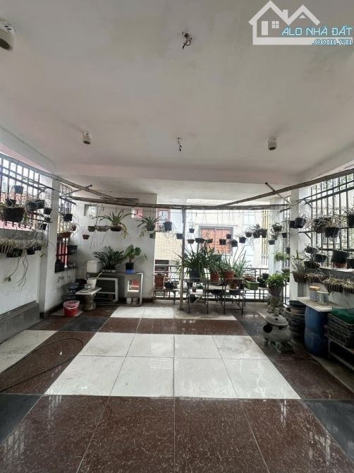 Bán Toà Nhà Xuân La 75M-8 tầng thang máy-15 phòng cho thuê- oto- vị trí đẹp