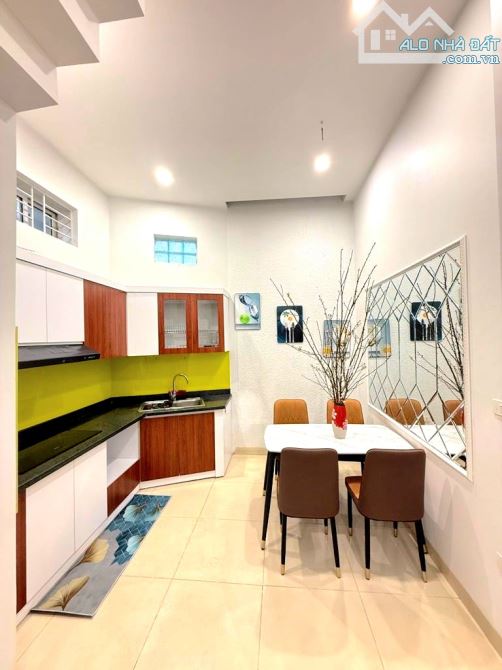 LÔ GÓC 3 THOÁNG NHÀ ĐẸP Ở NGAY- VŨ TÔNG PHAN, 36M x 4 TẦNG, SĐCC - CHỈ 7.6 TỶ