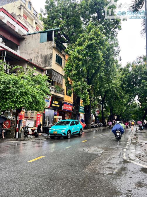 CHỦ CẦN BÁN GẤP, nhà mặt phố Đội Cấn, 60m2 lô góc, mặt tiền 8.3m, giá 29.5 tỷ