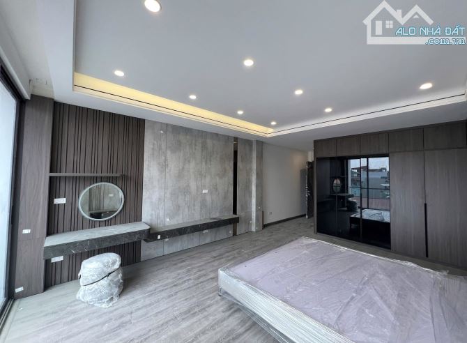 TRẦN KHÁT CHÂN-THANG MÁY XỊN,LÔ GÓC-46M-12 TỶ 6