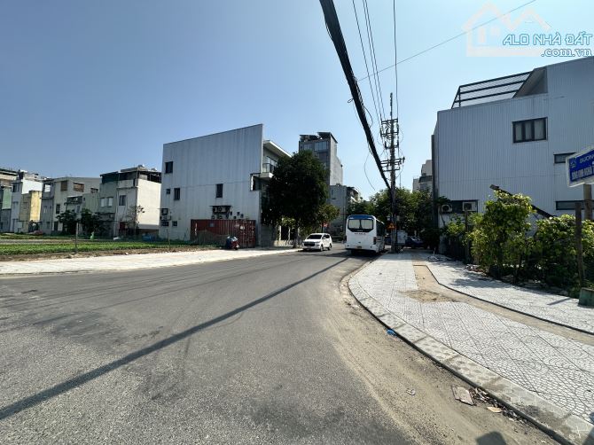 BÁN LÔ GÓC 2 mặt tiền Chính Hữu và Đông Kinh Nghĩa Thục (dt125,8m) Giá 25tỷ . - 2