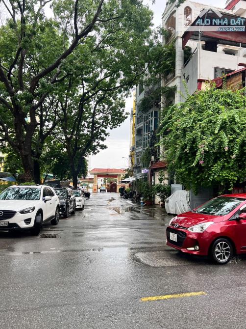 CHỦ CẦN BÁN GẤP, nhà mặt phố Đội Cấn, 60m2 lô góc, mặt tiền 8.3m, giá 29.5 tỷ