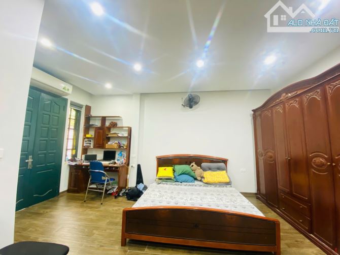 Mặt Phố Xuân Diệu 55m2, 36 tỷ, vỉa hè rộng, kinh doanh sầm uât