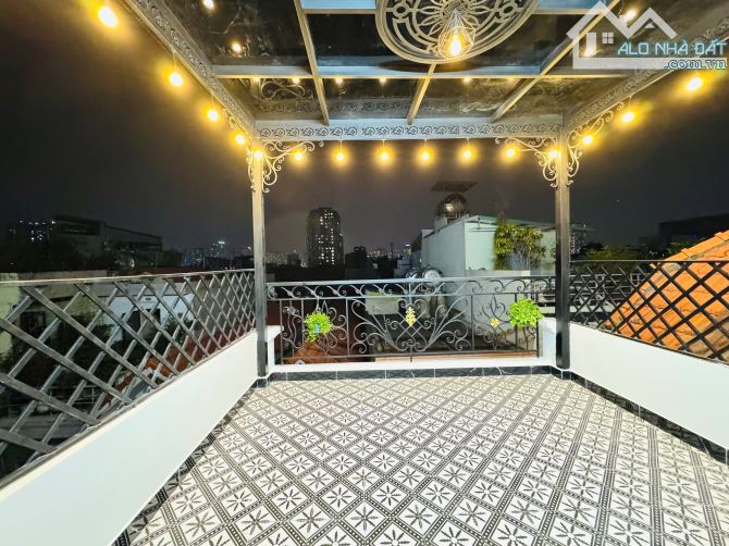 GIA ĐÌNH CẦN BÁN NHÀ 50M2. NHÀ 6 TẦNG THANG MÁY. Ô TÔ VÀO NHÀ