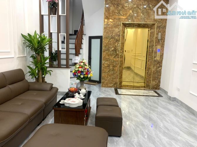 Bán nhà đường Pháo Đài Láng, Đống Đa 35m xây 6 tầng thang máy giá 9.5 tỷ
