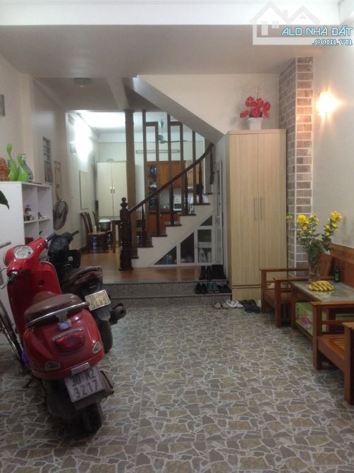 Bán nhà Phương Mai Dt 36m x5 tầng Mt 4m Giá 8,2 tỷ