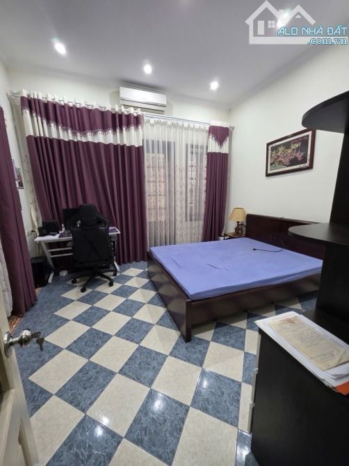 BÁN NHÀ- THUỴ KHUÊ - TÂY HỒ - 76 M- 4 TẦNG - MẶT TIỀN 6M - 24.2 TỶ SỔ ĐỎ VUÔNG ĐẸP