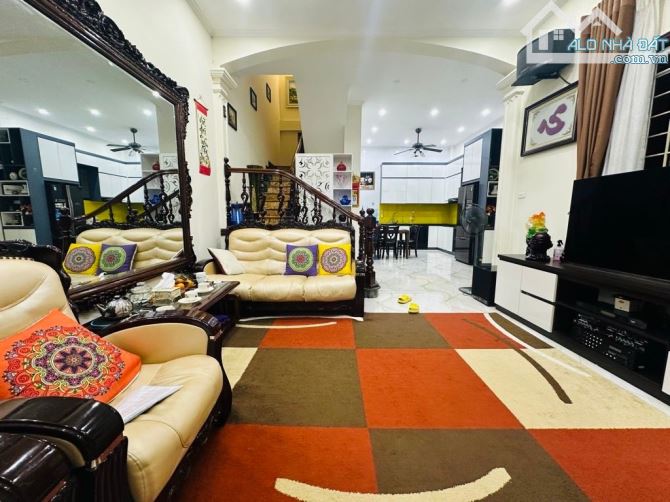 BÁN NHÀ- THUỴ KHUÊ - TÂY HỒ - 76 M- 4 TẦNG - MẶT TIỀN 6M - 24.2 TỶ SỔ ĐỎ VUÔNG ĐẸP