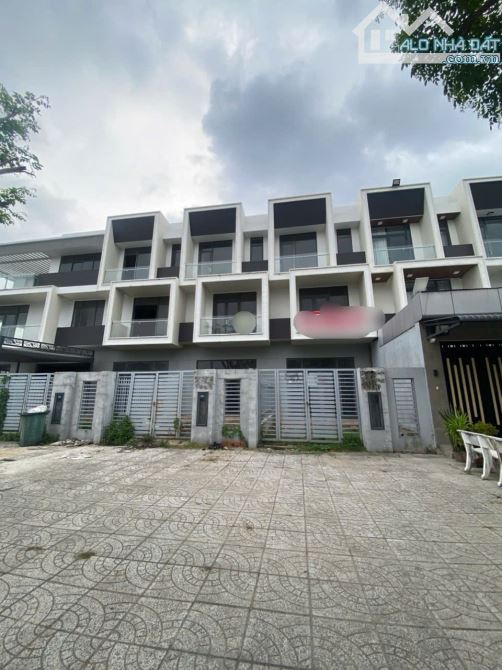 Bán nhà thô mặt tiền và căn góc đường 3/2 - 1