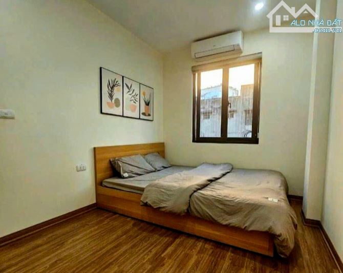 Bán nhà khu Nguyễn Thái Học gần Lăng Bác: 3 tầng, 2 ngủ vào ở ngay.