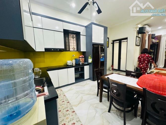 BÁN NHÀ- THUỴ KHUÊ - TÂY HỒ - 76 M- 4 TẦNG - MẶT TIỀN 6M - 24.2 TỶ SỔ ĐỎ VUÔNG ĐẸP