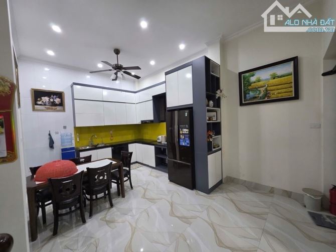 BÁN NHÀ- THUỴ KHUÊ - TÂY HỒ - 76 M- 4 TẦNG - MẶT TIỀN 6M - 24.2 TỶ SỔ ĐỎ VUÔNG ĐẸP