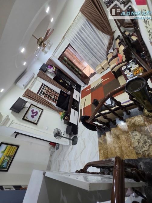 BÁN NHÀ- THUỴ KHUÊ - TÂY HỒ - 76 M- 4 TẦNG - MẶT TIỀN 6M - 24.2 TỶ SỔ ĐỎ VUÔNG ĐẸP