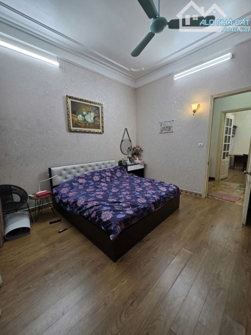 BÁN NHÀ- THUỴ KHUÊ - TÂY HỒ - 76 M- 4 TẦNG - MẶT TIỀN 6M - 24.2 TỶ SỔ ĐỎ VUÔNG ĐẸP