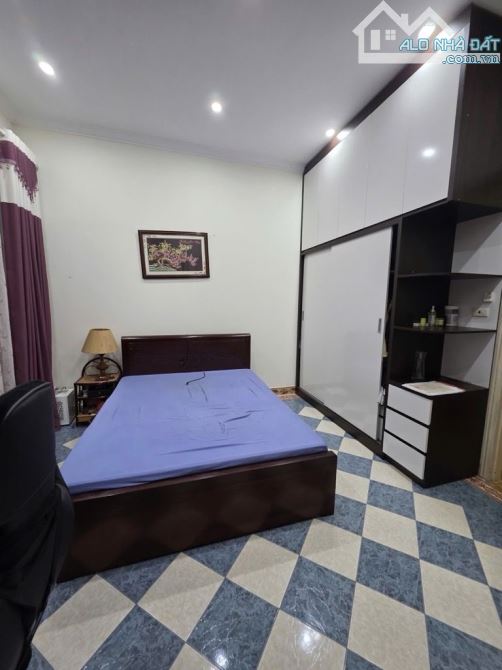 BÁN NHÀ- THUỴ KHUÊ - TÂY HỒ - 76 M- 4 TẦNG - MẶT TIỀN 6M - 24.2 TỶ SỔ ĐỎ VUÔNG ĐẸP