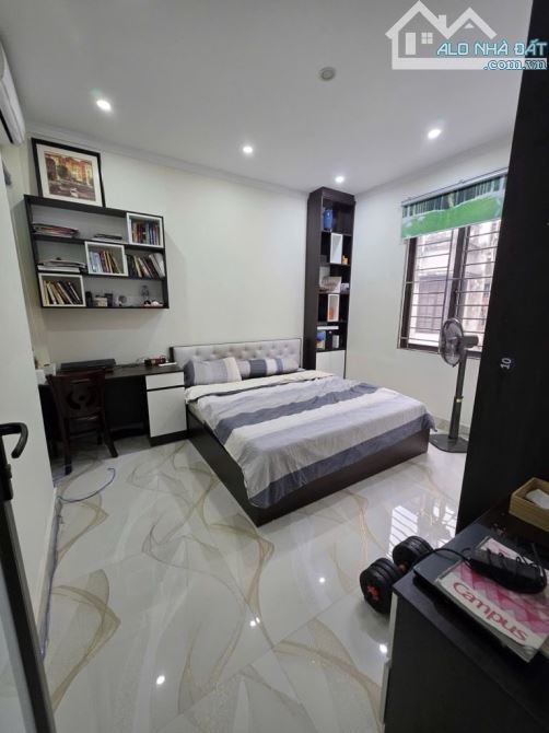 BÁN NHÀ- THUỴ KHUÊ - TÂY HỒ - 76 M- 4 TẦNG - MẶT TIỀN 6M - 24.2 TỶ SỔ ĐỎ VUÔNG ĐẸP