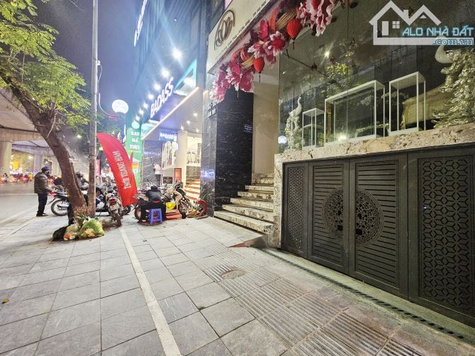 Bán nhà MP Xuân Thủy 400mx11T, MT 14m, 2 thang máy, 2 hầm, vỉa hè, KD, 420 tỷ.