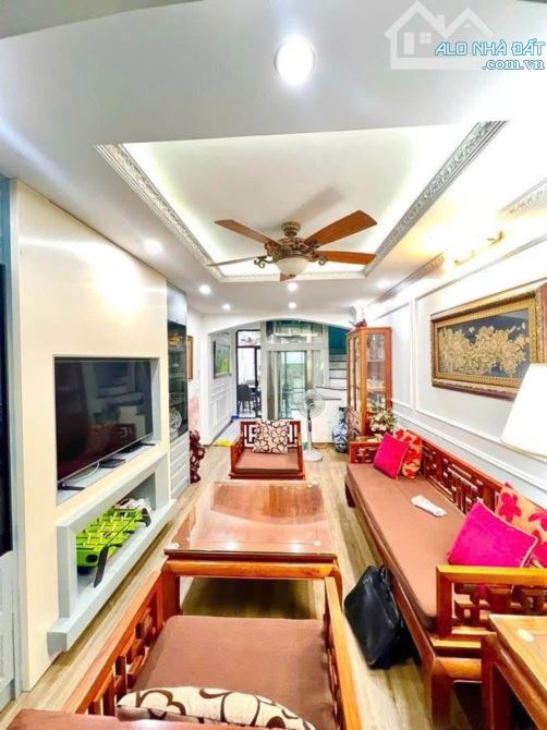 BÁN NHÀ TT BA ĐÌNH DT 40 M - 5 TẦNG THANG MÁY KHU PHÂN LÔ OTO VÀO NHÀ VỊ TRÍ SIÊU ĐẸP HIẾM