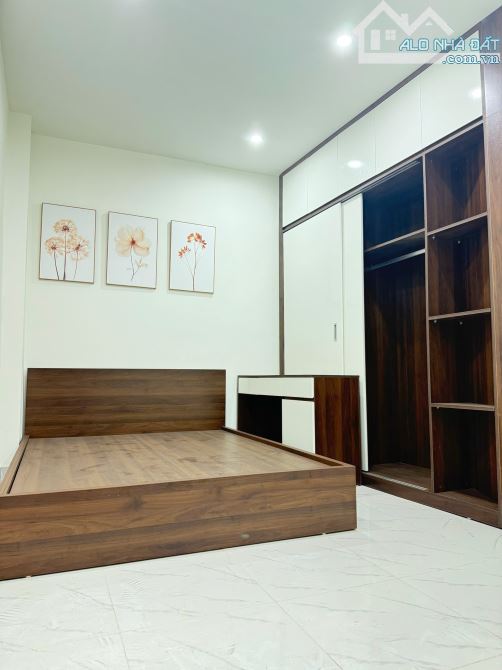 Bán nhà 5 tầng Dương Khuê, diện tích: 34m2, chỉ nhỉnh 9 Tỷ